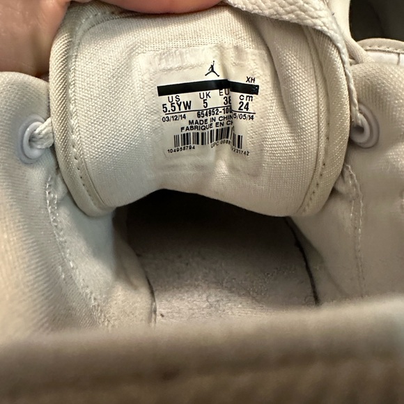 Jordan Kids White Sneakers - Picture 3 of 4